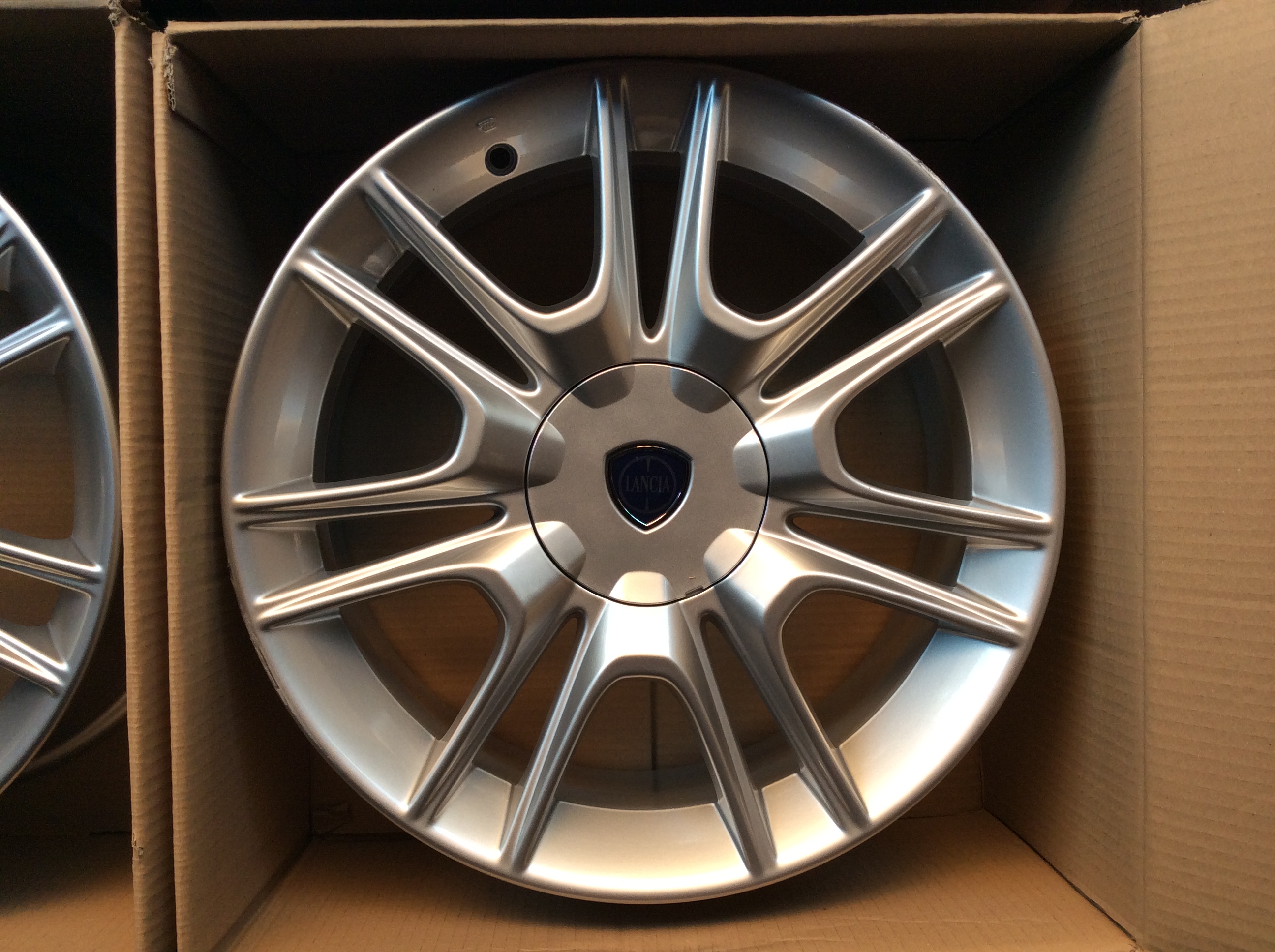 Cerchi in lega per lancia thesis 17 08 image