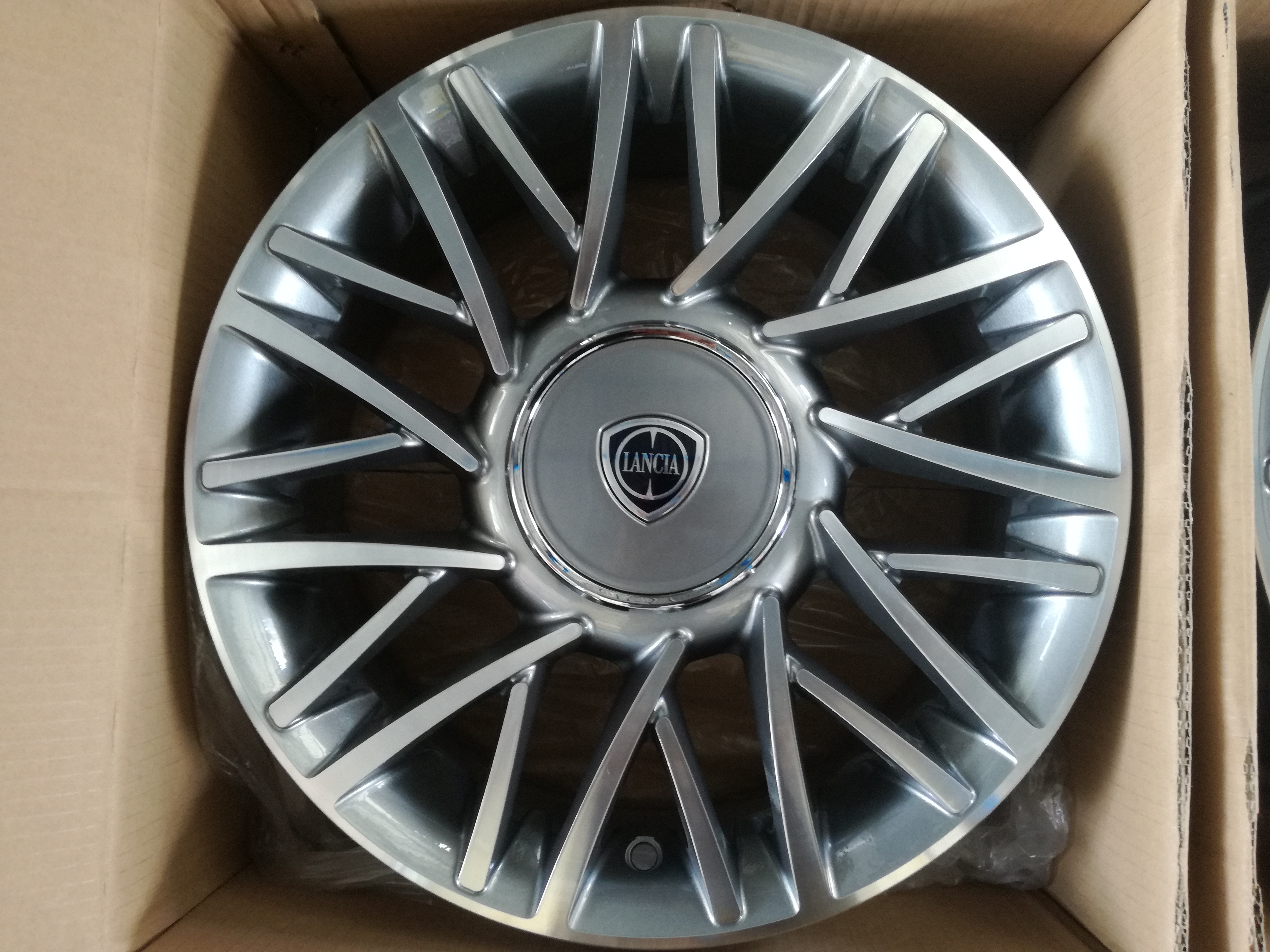 Cerchi in lega da 18 lancia thesis 06 image